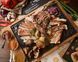 компанійська дошка BBQ (Свинина, телятина, курка, печериці на грилі, маринована цибуля, два види соусу) 1000 г